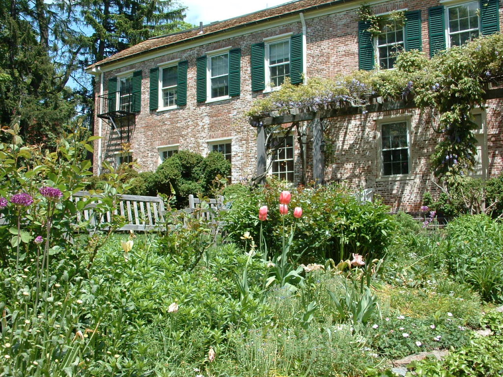 Jardines de primavera del Museo Histórico Macculloch Hall, Morristown, Nueva Jersey, Contáctenos para más información.