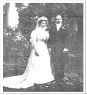 Dorothea and James Otis Post Wedding at Macculloch Hall Gardens